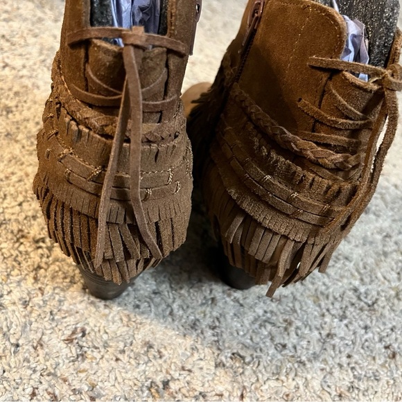 Naughty Monkey In Lyne Tan Zip Fringe Leather Booties Size 8 NWOT - Picture 4 of 11